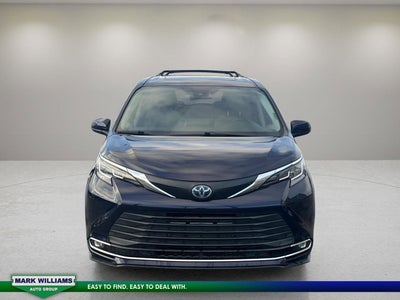 2021 Toyota Sienna XLE 8 Passenger
