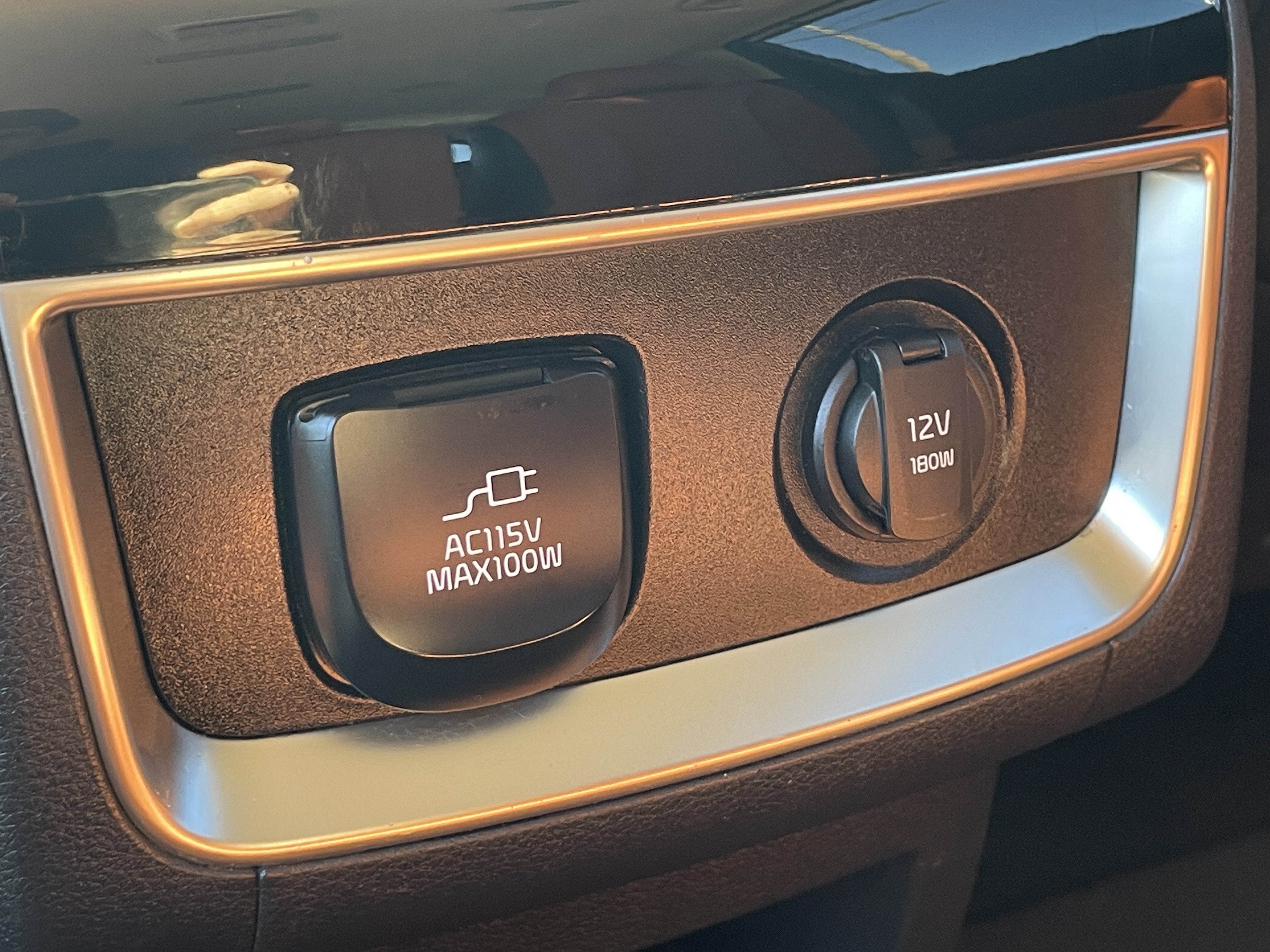 2024 Kia Carnival SX