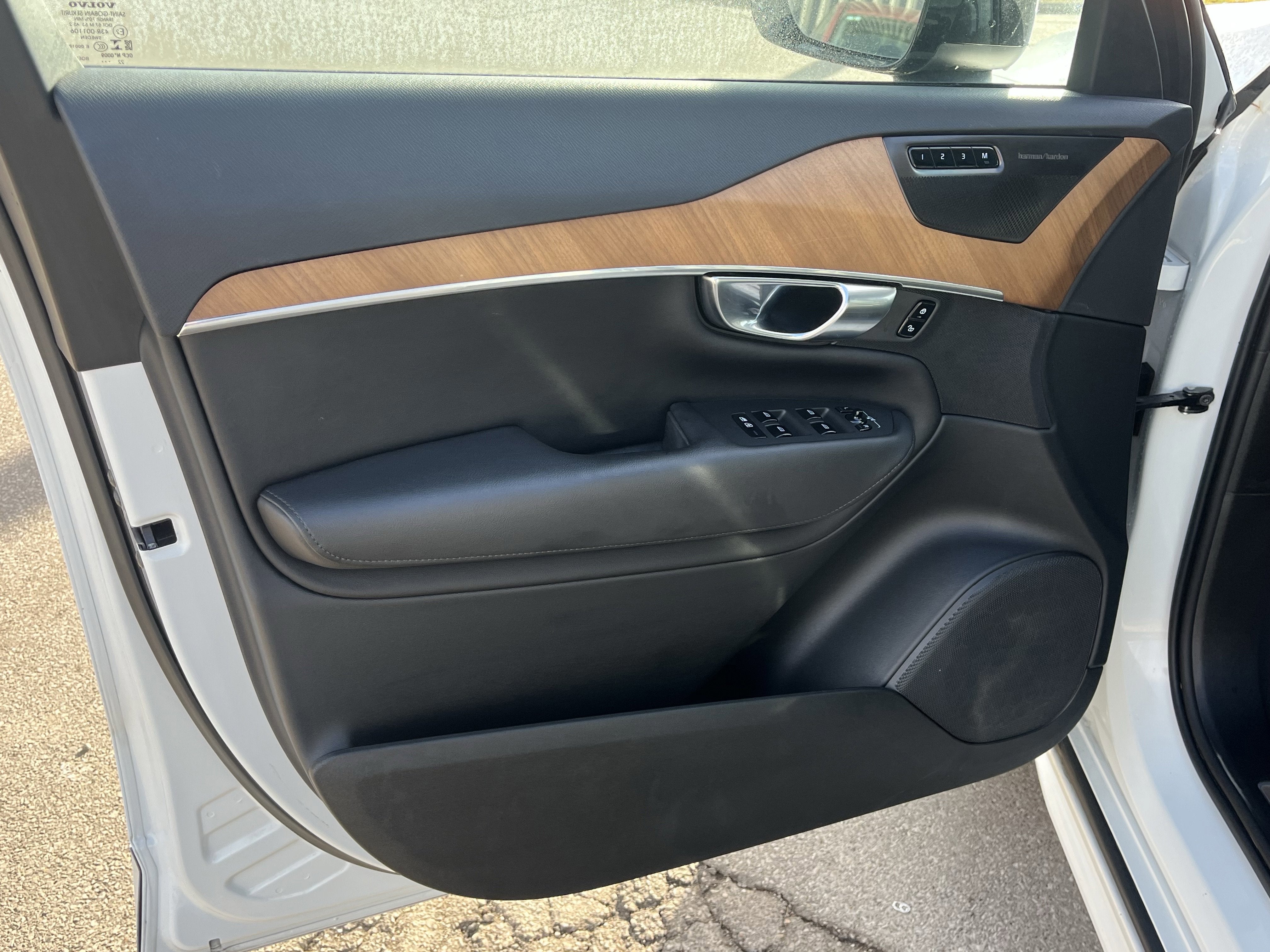 2023 Volvo XC90 Recharge Plug-In Hybrid T8 Plus Dark Theme 7 Passenger